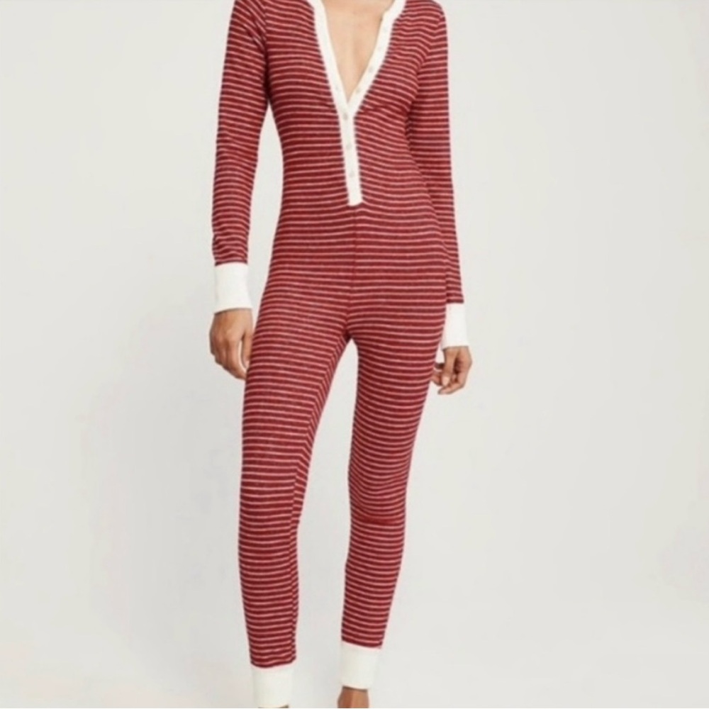 ABERCROMBIE & FITCH Red White Stripe Holiday Henley Pajama Onesie Jumpsuit M